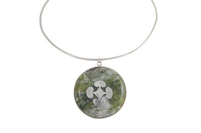 Lot 449 - A SILVER NECKPIECE BY MARIKA MURNAGHAN,...