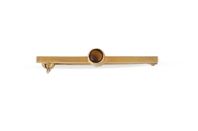 Lot 451 - A GOLD PLATED BAR BROCH BY MARIKA MURNAGHAN,...