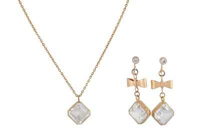 Lot 169 - A VINTAGE CRYSTAL AND GOLD PLATED NECKLACE,...