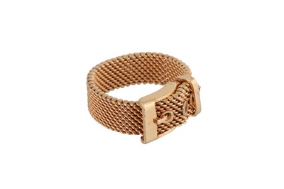 Lot 173 - A VINTAGE GOLD BELT RING, mesh link with buckle