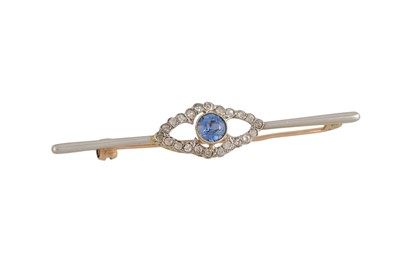 Lot 175 - AN ANTIQUE SAPPHIRE AND DIAMOND BAR BROOCH,...