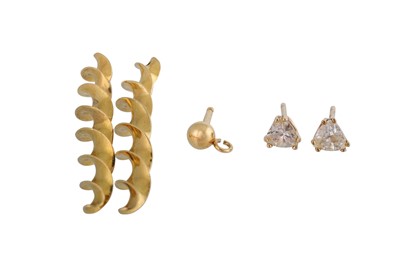 Lot 176 - A PAIR OF 18CT GOLD DROP EARRINGS, twisted...