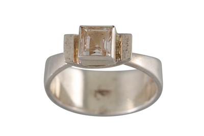 Lot 181 - A SILVER RING, by Marika Murnaghan, set with a...