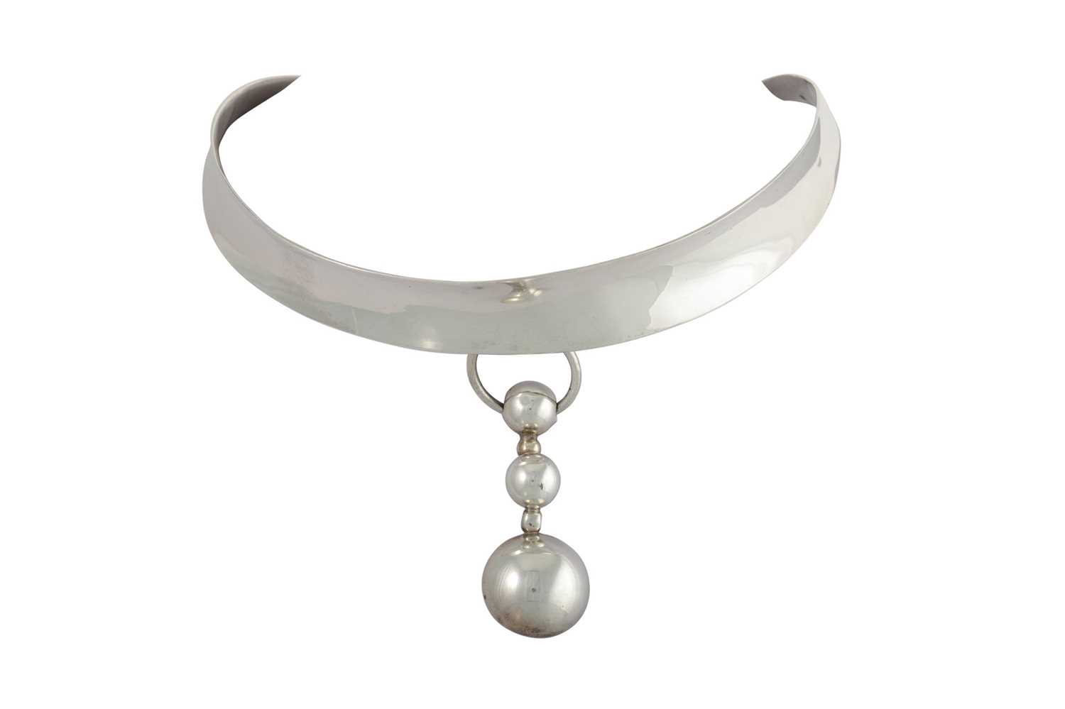Lot 81 - A SILVER COLLAR NECKLACE, by Marika Murnaghan,...
