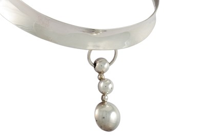Lot 81 - A SILVER COLLAR NECKLACE, by Marika Murnaghan,...