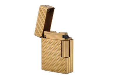 Lot 431 - A GOLD PLATED DU PONT CIGARETTE LIGHTER