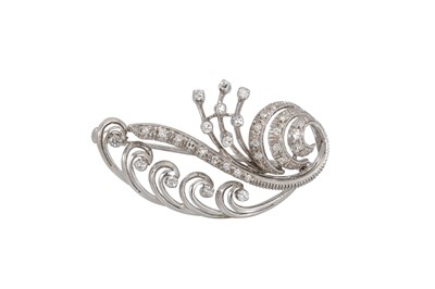 Lot 336 - A DIAMOND SET BROOCH, of naturalistic form,...