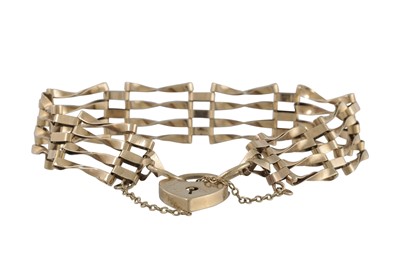 Lot 257 - A 9CT GATE BRACELET, with padlock clasp, 8.7g