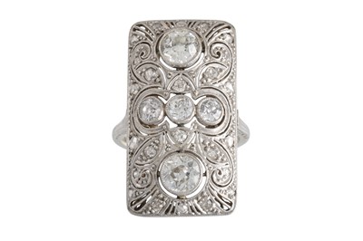 Lot 249 - AN ANTIQUE DIAMOND RING, the fine open work...