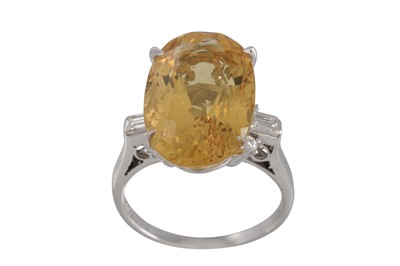 Lot 265 - A GOLDEN HELIODOR BERYL RING, to diamond...