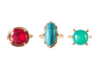 Lot 86 - THREE GEM SET DRESS RINGS, gold mounted, gross...