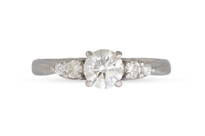 Lot 186 - A DIAMOND SOLITAIRE RING, the brilliant cut...