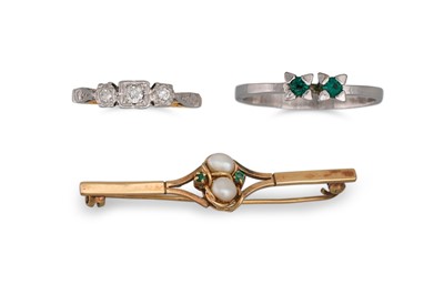 Lot 94 - A DIAMOND SET THREE STONE RING, mounted in...