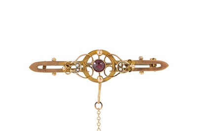 Lot 92 - AN ANTIQUE GARNET AND SEED PEARL SET BROOCH,...