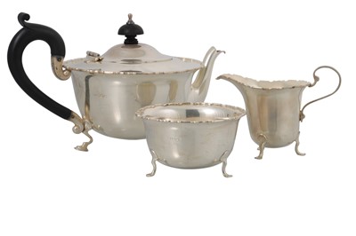 Lot 468 - A GEORGE V PLAIN SILVER THREE PIECE TEA...