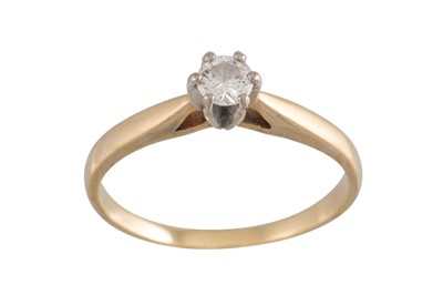 Lot 71 - A DIAMOND SOLITAIRE RING, mounted in yellow...