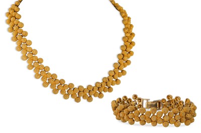 Lot 22 - A VINTAGE GOLD PLATED FANCY COLLAR AND...