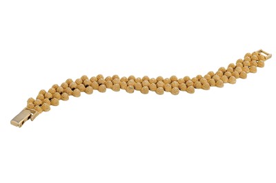 Lot 22 - A VINTAGE GOLD PLATED FANCY COLLAR AND...
