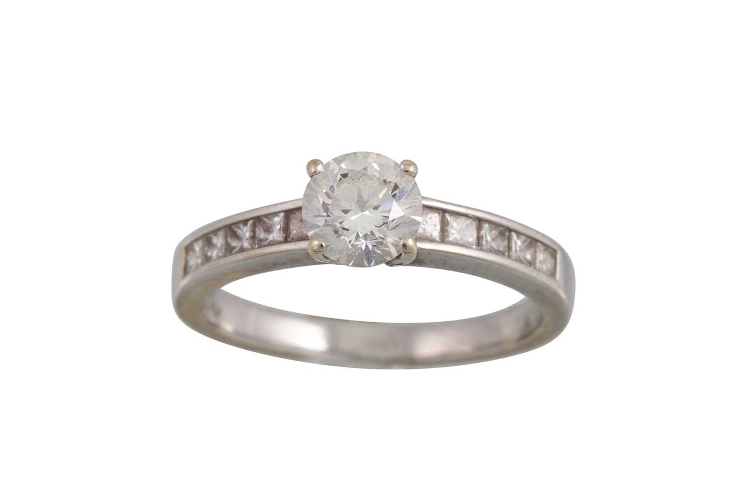 Lot 23 - A DIAMOND SOLITAIRE RING, the brilliant cut...