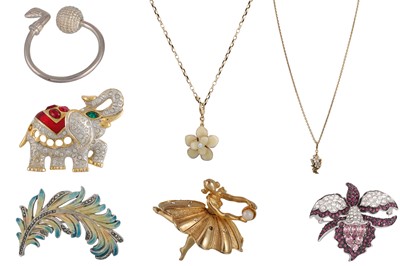 Lot 27 - A NOLAN MILLER COSTUME PENDANT, of mythical...