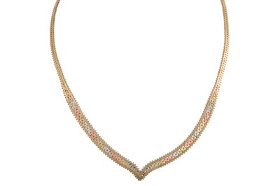 Lot 207 - A 9CT GOLD THREE COLOUR 'V' SHAPED COLLERETTE,...