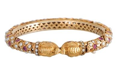 Lot 357 - AN 18CT GOLD VINTAGE RUBY AND SEED PEARL SET...