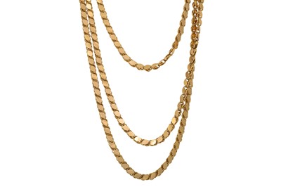 Lot 66 - AN 18CT GOLD LONG CHAIN, fancy links, 69.5 g.