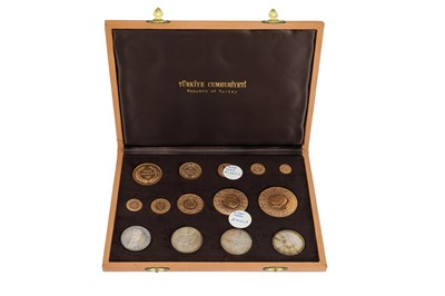 Lot 487 - A 1923-1972 TURKISH SET OF 10 GOLD COINS (22ct,...
