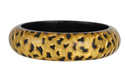Lot 54 - A RESIN BRACELET, with 24ct gold leaf...
