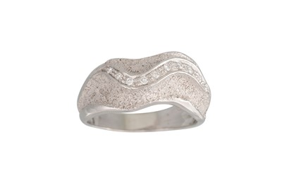 Lot 64 - A DIAMOND SET RING, with sand blast finish,...