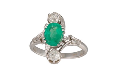 Lot 223 - AN EMERALD AND DIAMOND THREE STONE RING, of up...