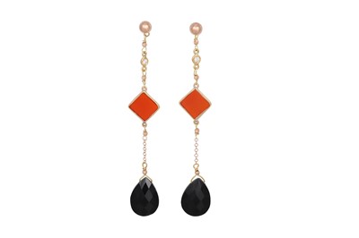 Lot 311 - A PAIR OF ONYX AND CARNELIAN DROP EARRINGS,...