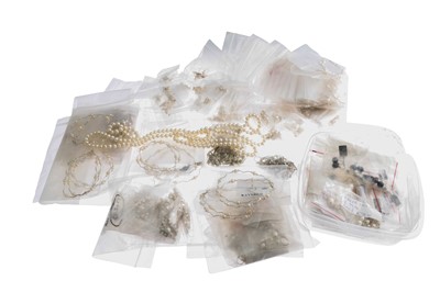 Lot 10 - A LARGE MISCELLANEOUS COLLECTION OF WHITE...