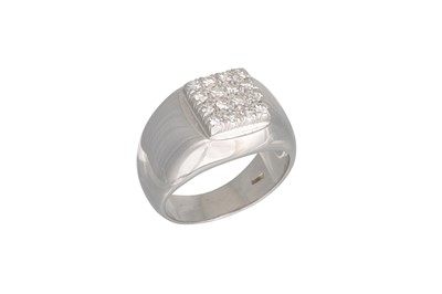 Lot 39 - AN ITALIAN PAVÉ SET DIAMOND RING, mounted in...