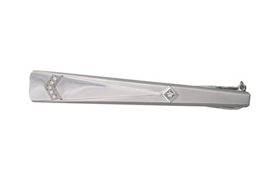 Lot 25 - A DIAMOND SET 18CT WHITE GOLD TIE PIN, of...