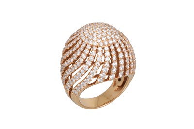 Lot 28 - AN ITALIAN DESIGN DIAMOND BOMBÉ RING, pavé set...