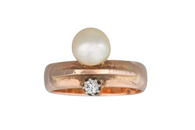 Lot 16 - AN EARLY 20TH CENTURY PEARL AND DIAMOND RING,...