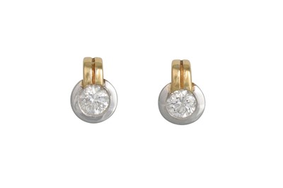 Lot 152 - A MODERN PAIR OF DIAMOND STUD EARRINGS,...