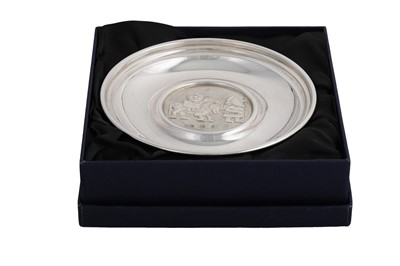Lot 489 - A VINTAGE IRISH CIRCULAR SILVER DISH, Dublin...