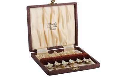 Lot 491 - A VINTAGE SET OF SIX SILVER-GILT COFFEE SPOONS,...