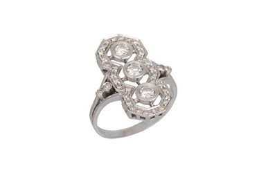 Lot 126 - AN ART DECO DIAMOND RING, of plaque form, the...