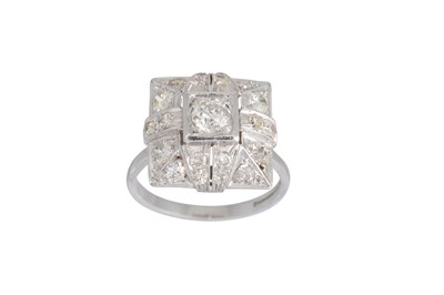 Lot 129 - AN ART DECO DIAMOND CLUSTER RING, of domed...