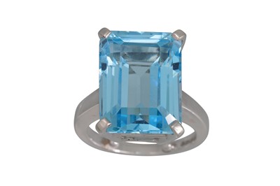 Lot 201 - A LARGE BLUE TOPAZ DRESS RING, mounted in 9ct...
