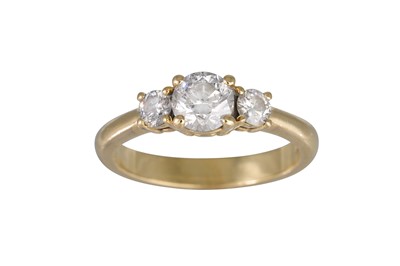 Lot 250 - A DIAMOND THREE STONE RING, the graduated...