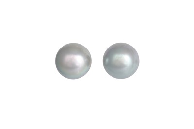 Lot 18 - A PAIR OF BLACK PEARL EARRINGS, gold mounted