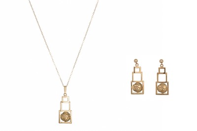 Lot 78 - A GOLD PENDANT AND EARRINGS SET, square drop...