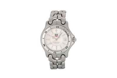 Lot 427 - A GENT'S STAINLESS STEEL TAG HEUER...