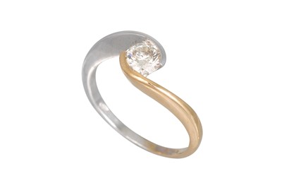 Lot 172 - A SOLITAIRE DIAMOND RING, the brilliant cut...