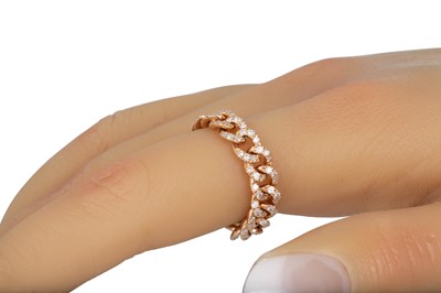 Lot 226 - A DIAMOND SET CURB LINK FLEXIBLE RING, mounted...