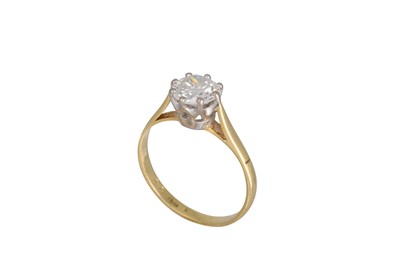 Lot 33 - A DIAMOND SOLITAIRE RING, the brilliant cut...